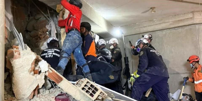 Recuperan rescatistas  mexicanos 80 cuerpos