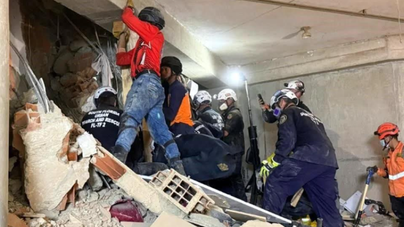Recuperan rescatistas  mexicanos 80 cuerpos