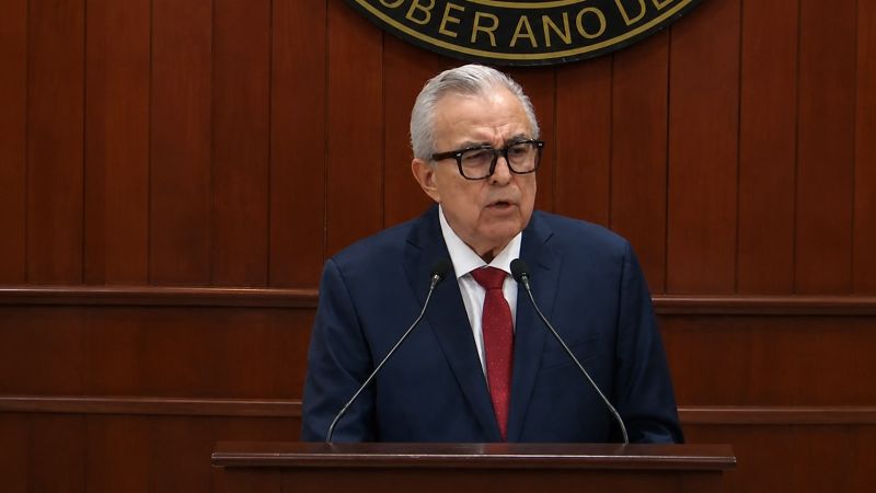 En medio de acusaciones por narco de Estados Unidos, retoma Rocha cargo de Gobernador