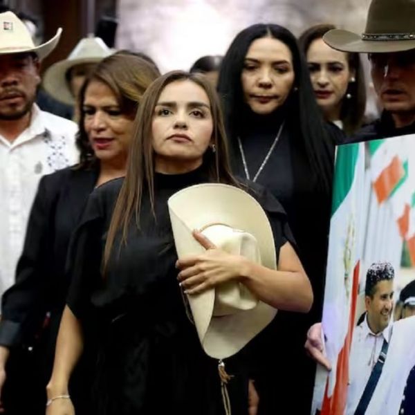 Grecia Quiroz solicita registrar como marca “Carlos Manzo” y su movimiento político