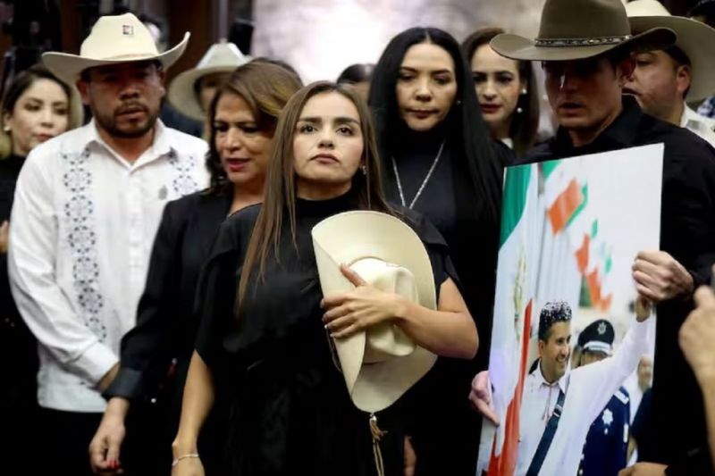 Grecia Quiroz solicita registrar como marca “Carlos Manzo” y su movimiento político