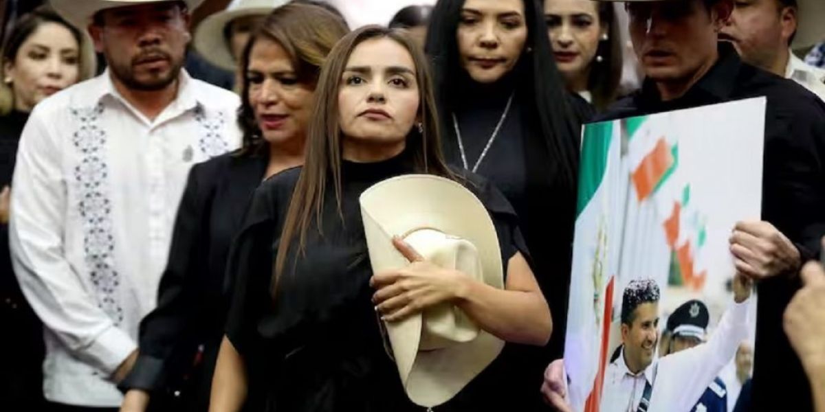 Grecia Quiroz solicita registrar como marca “Carlos Manzo” y su movimiento político