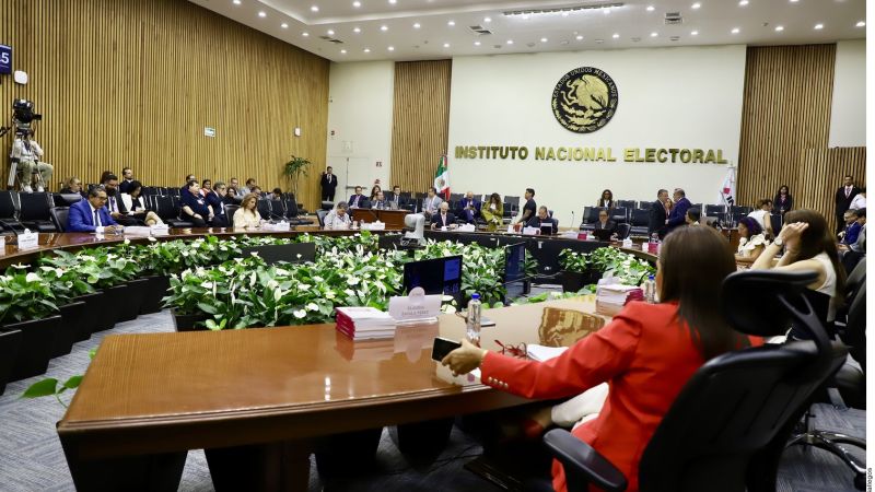 Sorprende presencia militar en sesión de Consejo del INE