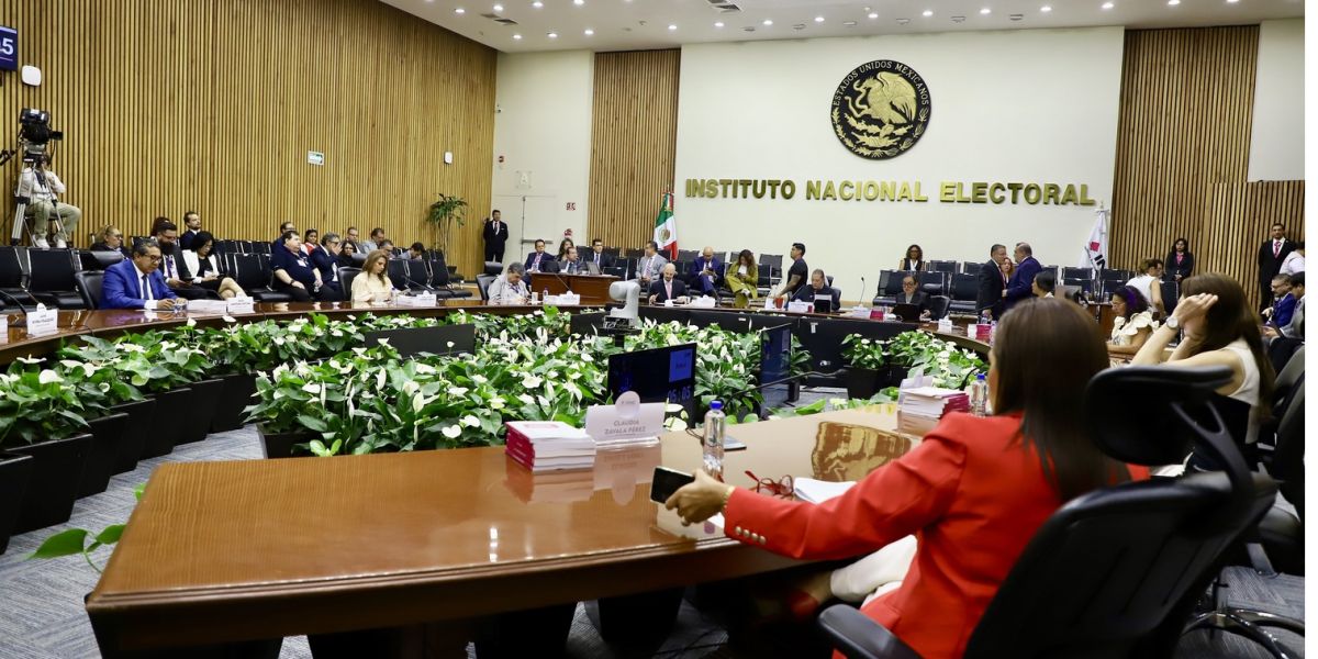 Sorprende presencia militar en sesión de Consejo del INE
