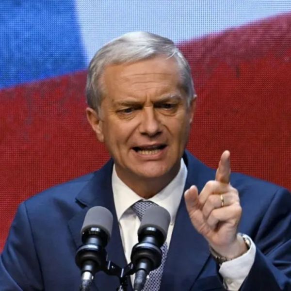 Sheinbaum felicita a José Antonio Kast tras su triunfo electoral en Chile