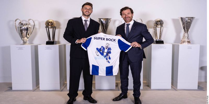 Presentan a Santiago Giménez con el FC Porto 