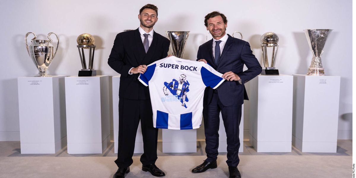 Presentan a Santiago Giménez con el FC Porto 