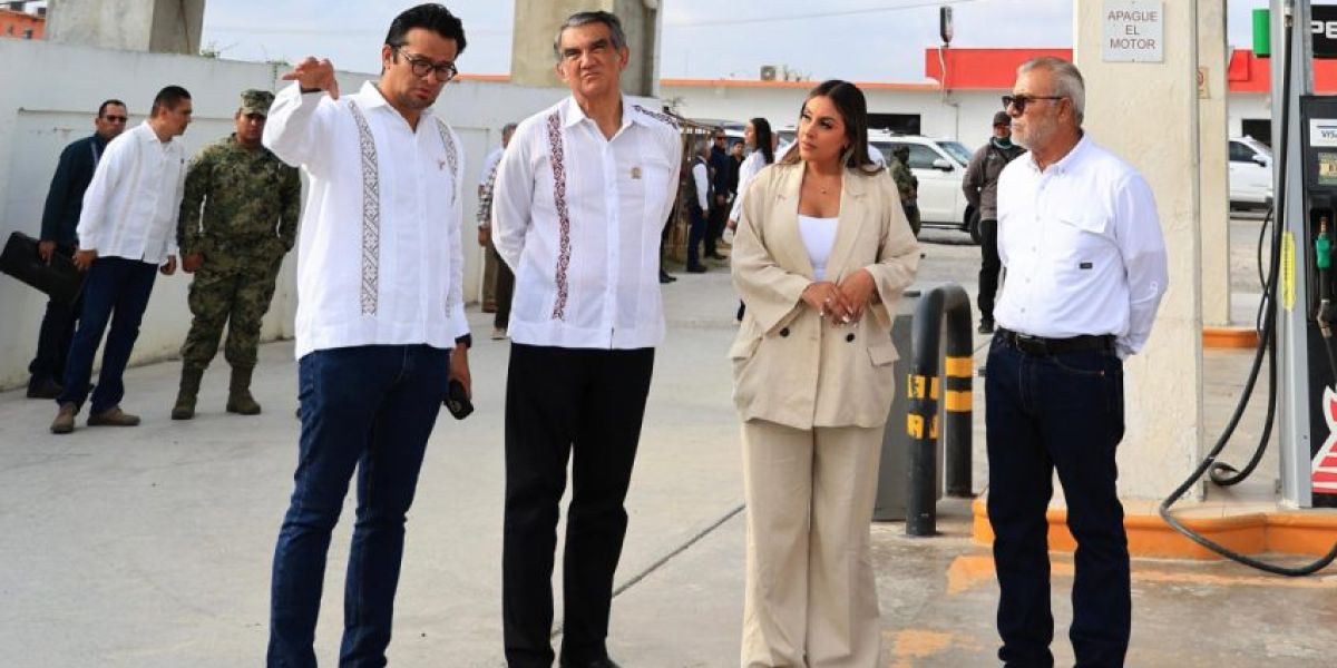 Supervisa gobernador operaciones y despacho de la gasolinera del pueblo