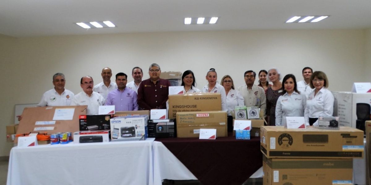 Entrega SET apoyos a estudiantes con discapacidad  de planteles de nivel medio superior