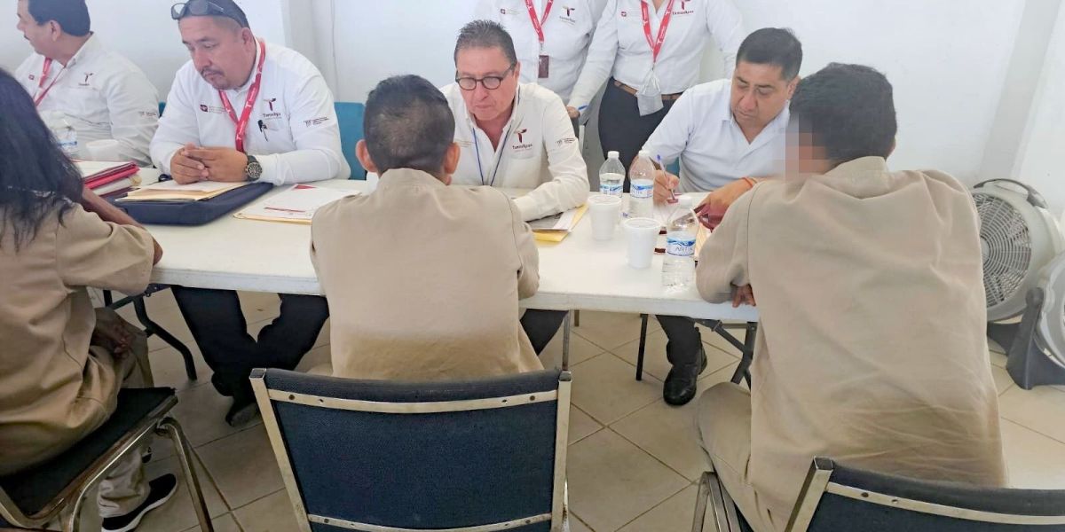 Brigada del IDPET brinda atención jurídica a adultos mayores en el CEDES