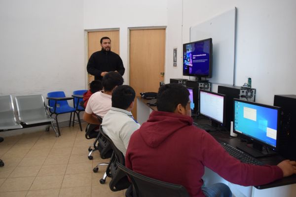 Forman ITACE y DEMA adolescentes como creadores de contenido digital