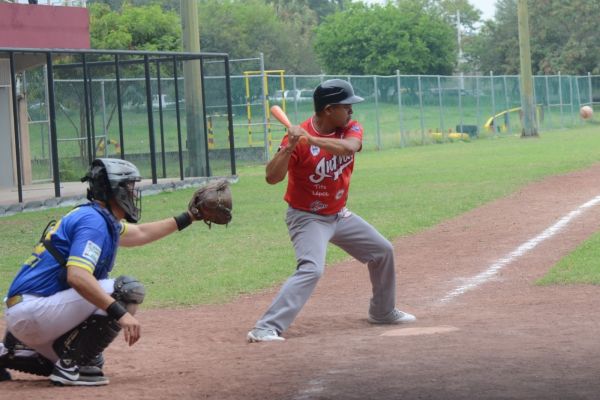 Aguayo pegó primero en semifinal de béisbol