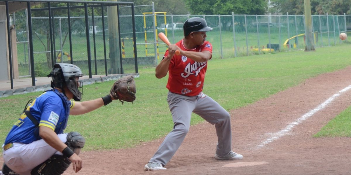 Aguayo pegó primero en semifinal de béisbol