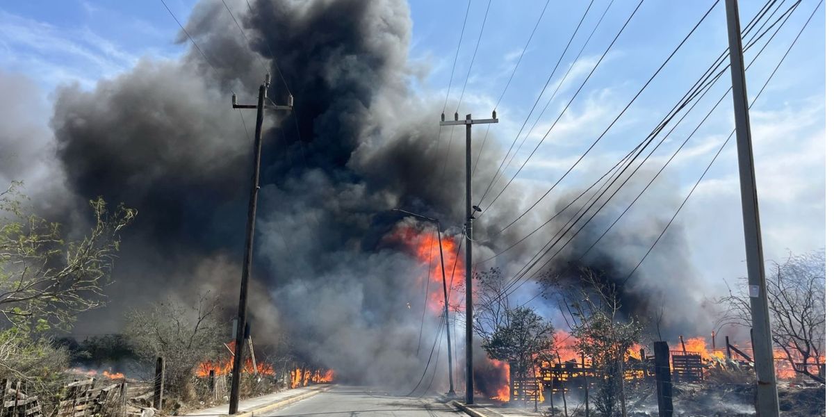 Ventarrones provocan fuertes incendios en Nuevo León