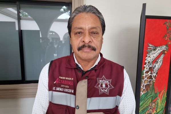 Aplican hasta cinco multas diarias por estacionarse en zona prohibida