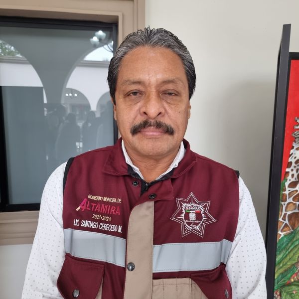 Aplican hasta cinco multas diarias por estacionarse en zona prohibida