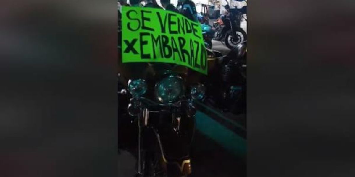Con “trueque”, cambian motos por pañales en Mazatlán; muestran creativa publicidad