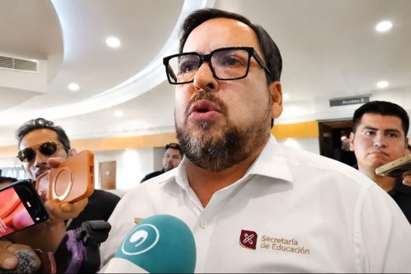 Separan del cargo de Director al papá   de Dafne; no volverá a la primaria: SET