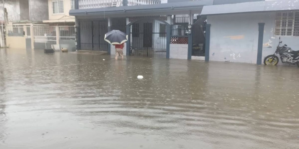 Se desborda la laguna Nuevo Amanecer en Ciudad Madero