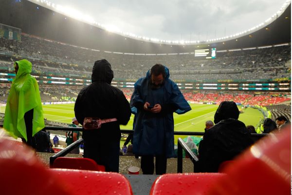 Se jugaría el México vs. Inglaterra bajo una fuerte lluvia 