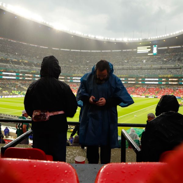 Se jugaría el México vs. Inglaterra bajo una fuerte lluvia 