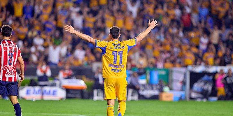 Golea Tigres al superlider Chivas 4 goles a 1