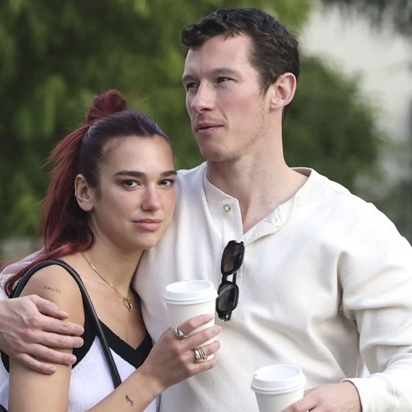 Dua Lipa confirma su compromiso con el actor Callum Turner
