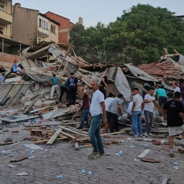 Fuerte sismo de magnitud 6.1 sacude el oeste de Turquía; reportan edificios colapsados y heridos