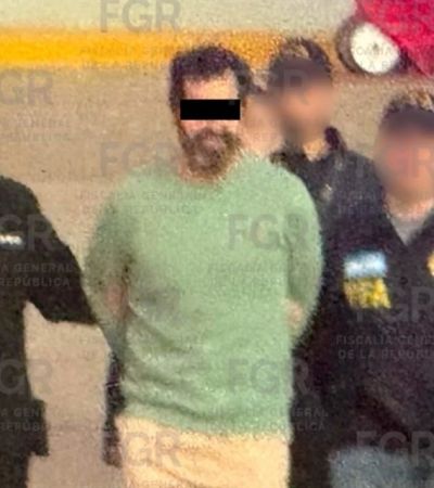 Trasladan a Contralmirante Farías a México 
