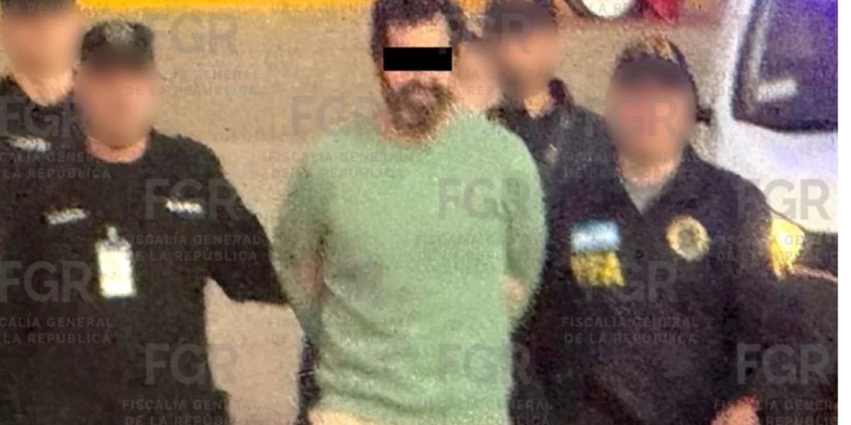 Trasladan a Contralmirante Farías a México 
