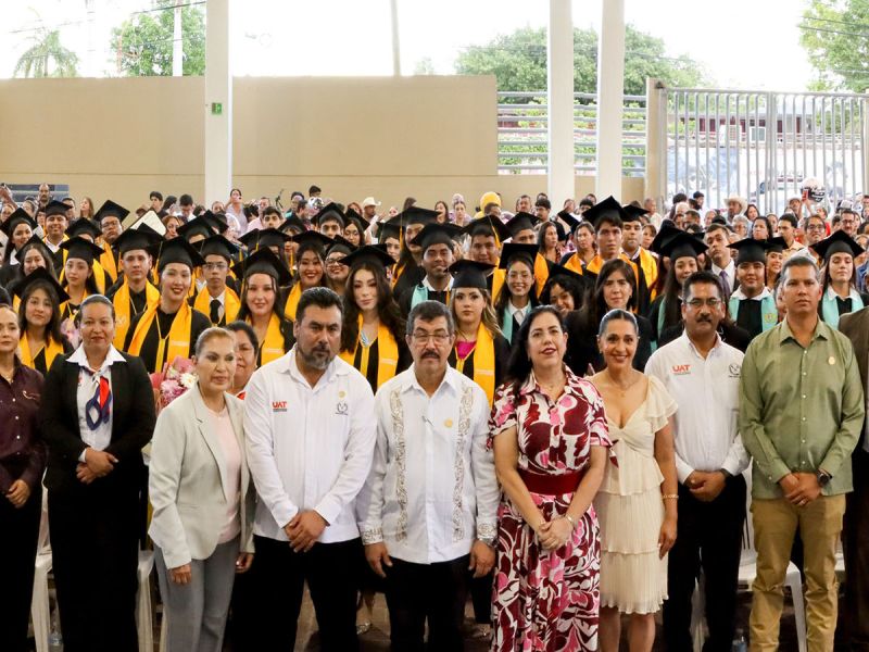 Entrega la UAT en la UAM-Mante nuevos profesionales de la salud y la educación