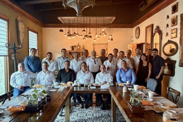 Mantiene Diputado Víctor García cercanía con ciudadanos y sector empresarial en Matamoros   