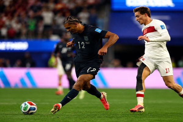 Turquía vence a Estados Unidos con gol agónico y se despide con honor