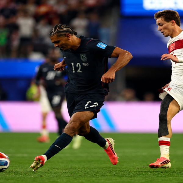 Turquía vence a Estados Unidos con gol agónico y se despide con honor