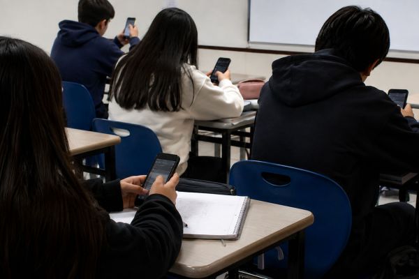 Crece prohibición de celulares en las escuelas