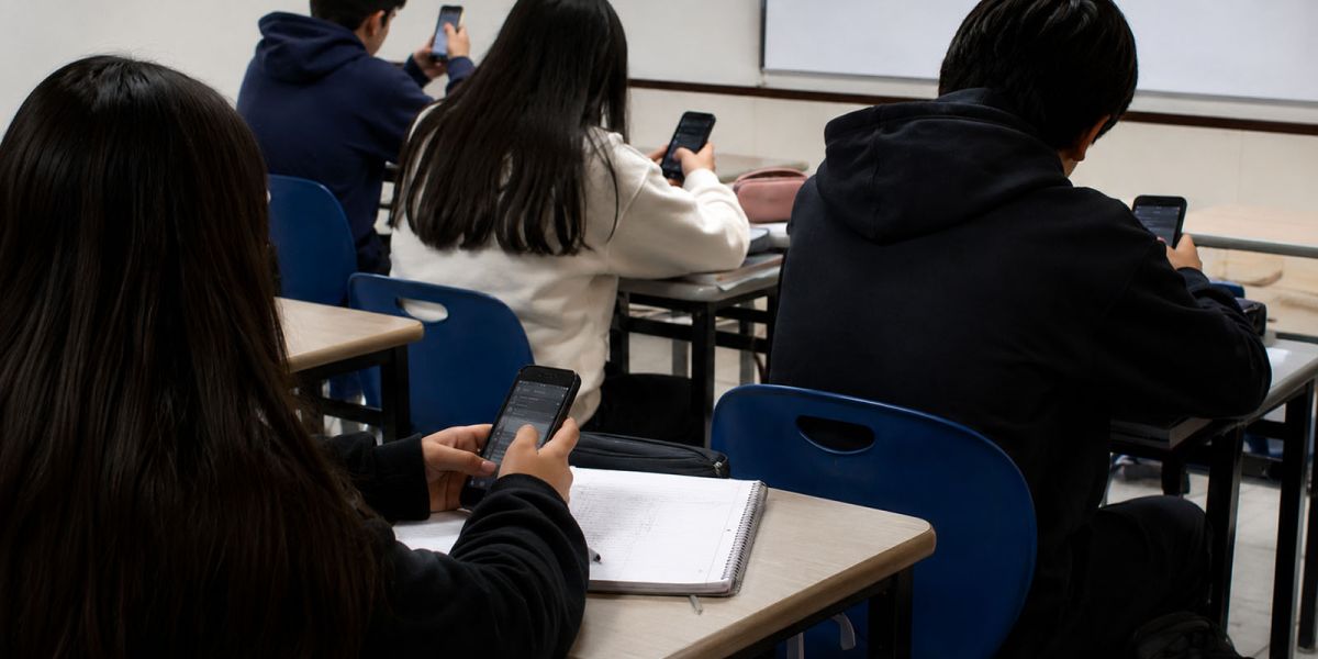 Crece prohibición de celulares en las escuelas