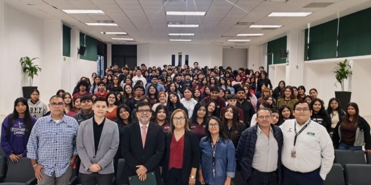 Fortalece UTTN su educación con análisis del  T-MEC, logística y comercio internacional