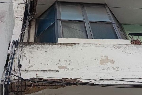 Vandalizan acordonamiento de edificio con riesgo de colapso en el centro de Ciudad Madero