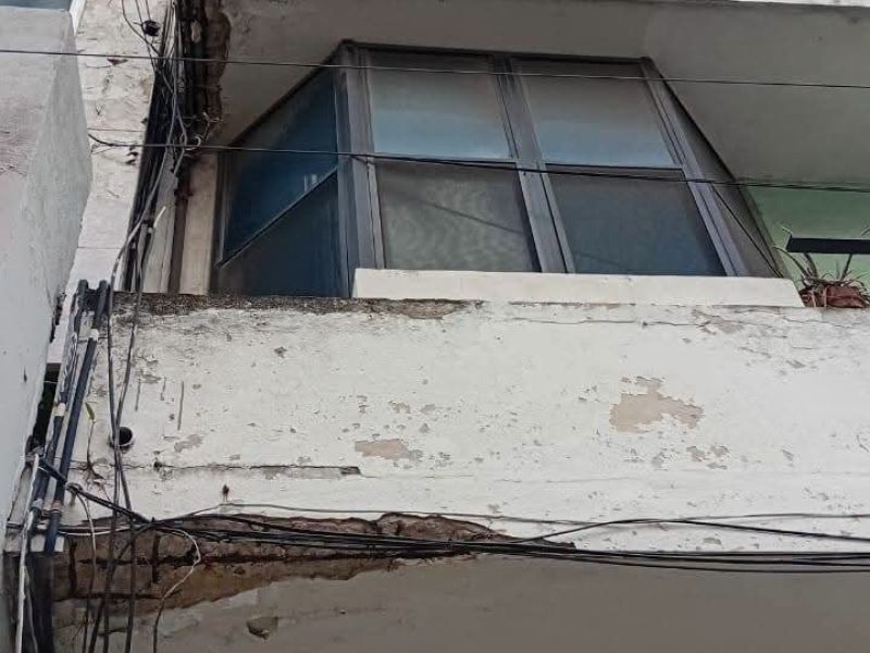 Vandalizan acordonamiento de edificio con riesgo de colapso en el centro de Ciudad Madero