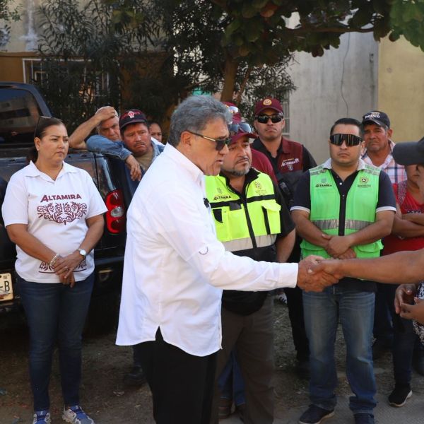 Respalda Armando Martínez a afectados por explosión en fraccionamiento Olivos II