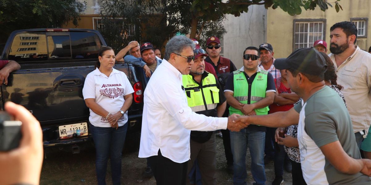 Respalda Armando Martínez a afectados por explosión en fraccionamiento Olivos II