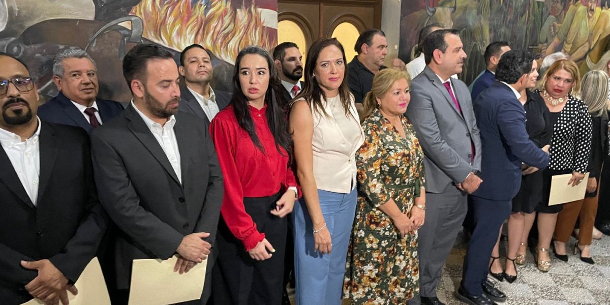 Entregan nombramientos a nuevos funcionarios en Victoria