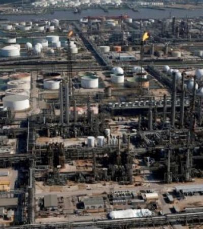 Pemex confirma derrame de diésel en Deer Park; lo atribuye a un percance entre dos buques