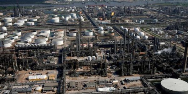 Pemex confirma derrame de diésel en Deer Park; lo atribuye a un percance entre dos buques