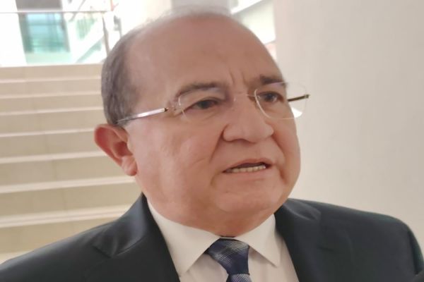 Entre carencias y reclamos, diputado asegura que IMSS-Bienestar supera al Seguro Popular
