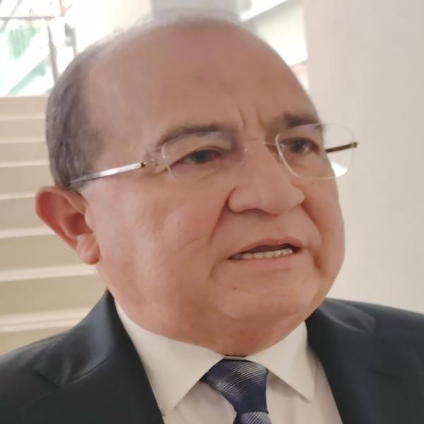 Entre carencias y reclamos, diputado asegura que IMSS-Bienestar supera al Seguro Popular