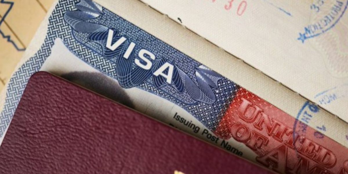 Trump planea cobrar cien mil dólares por visa H-1B para trabajadores