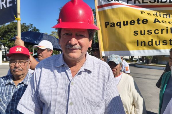 A 38 años de la privatización, extrabajadores de Hules Mexicanos y Negro de Humo exigen justicia