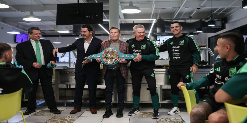 Visita Julio César Chávez y Mauricio Sulaimán a la Selección previo al Mundial