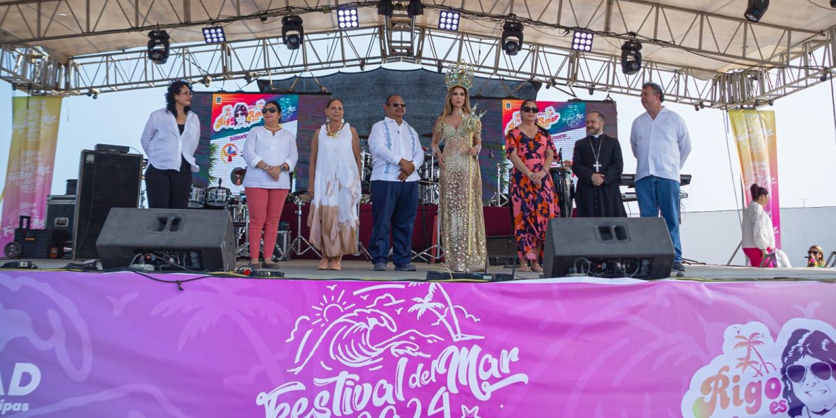 Coronan autoridades a Viana Silva como reina del Festival del Mar en playa Bagdad